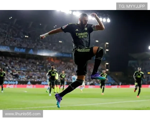 卡里姆本泽马再度闪耀赛场展现传奇前锋无与伦比的领袖风采