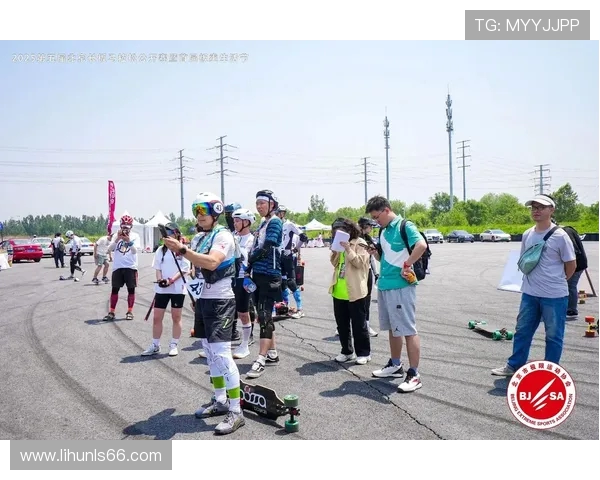 深圳滑板队的成长之路:城市马拉松中的青春与梦想 深圳滑板队的成长之路:城市马拉松中的青春与梦想